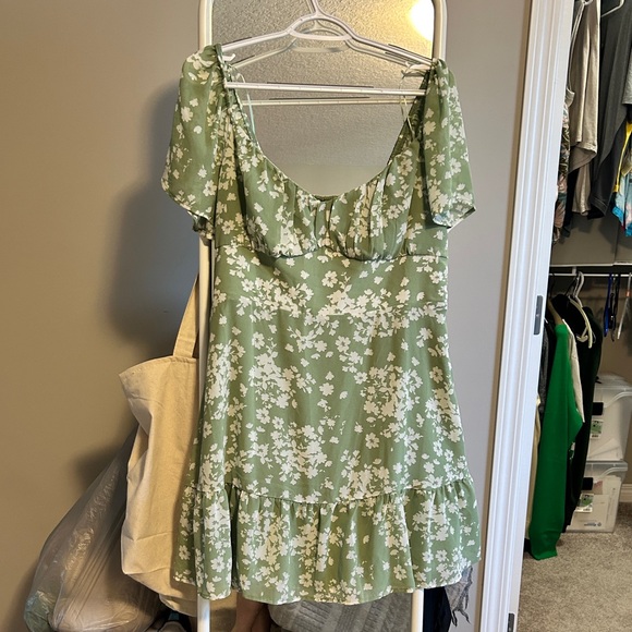 Dynamite Eliana Flare Mini Dress in Green - Picture 6 of 9